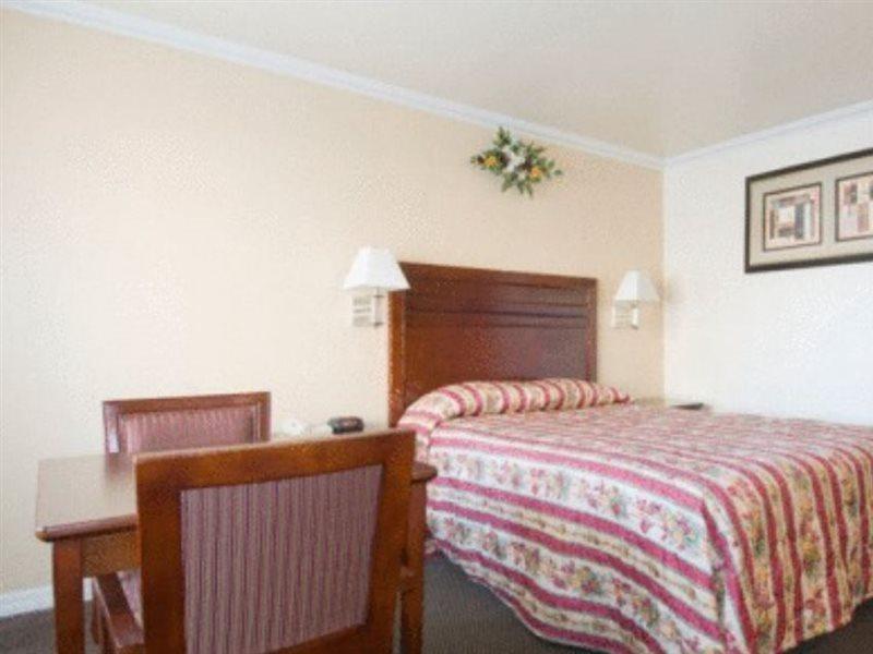 Surestay By Best Western Fresno Central Εξωτερικό φωτογραφία