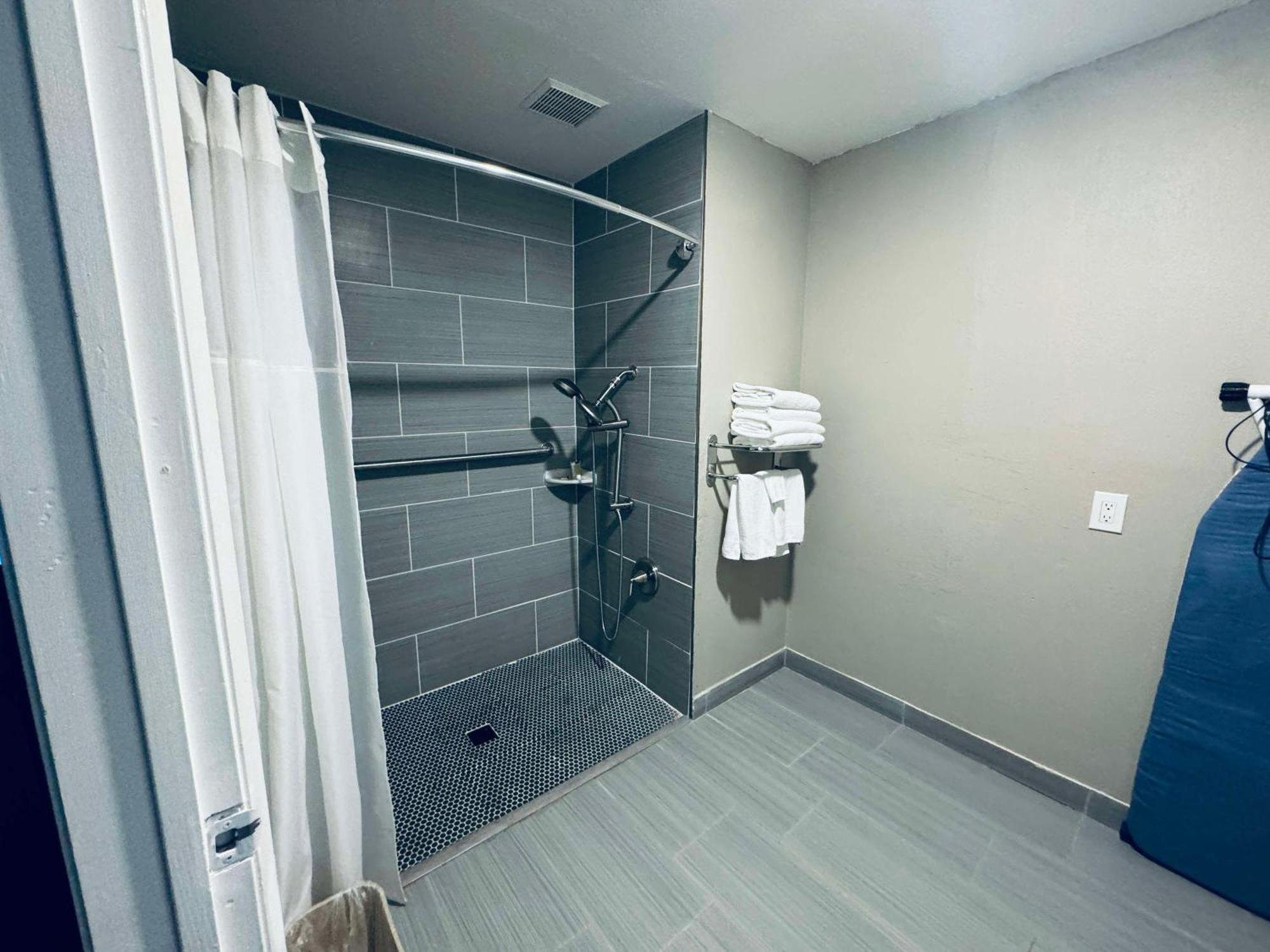 Surestay By Best Western Fresno Central Εξωτερικό φωτογραφία