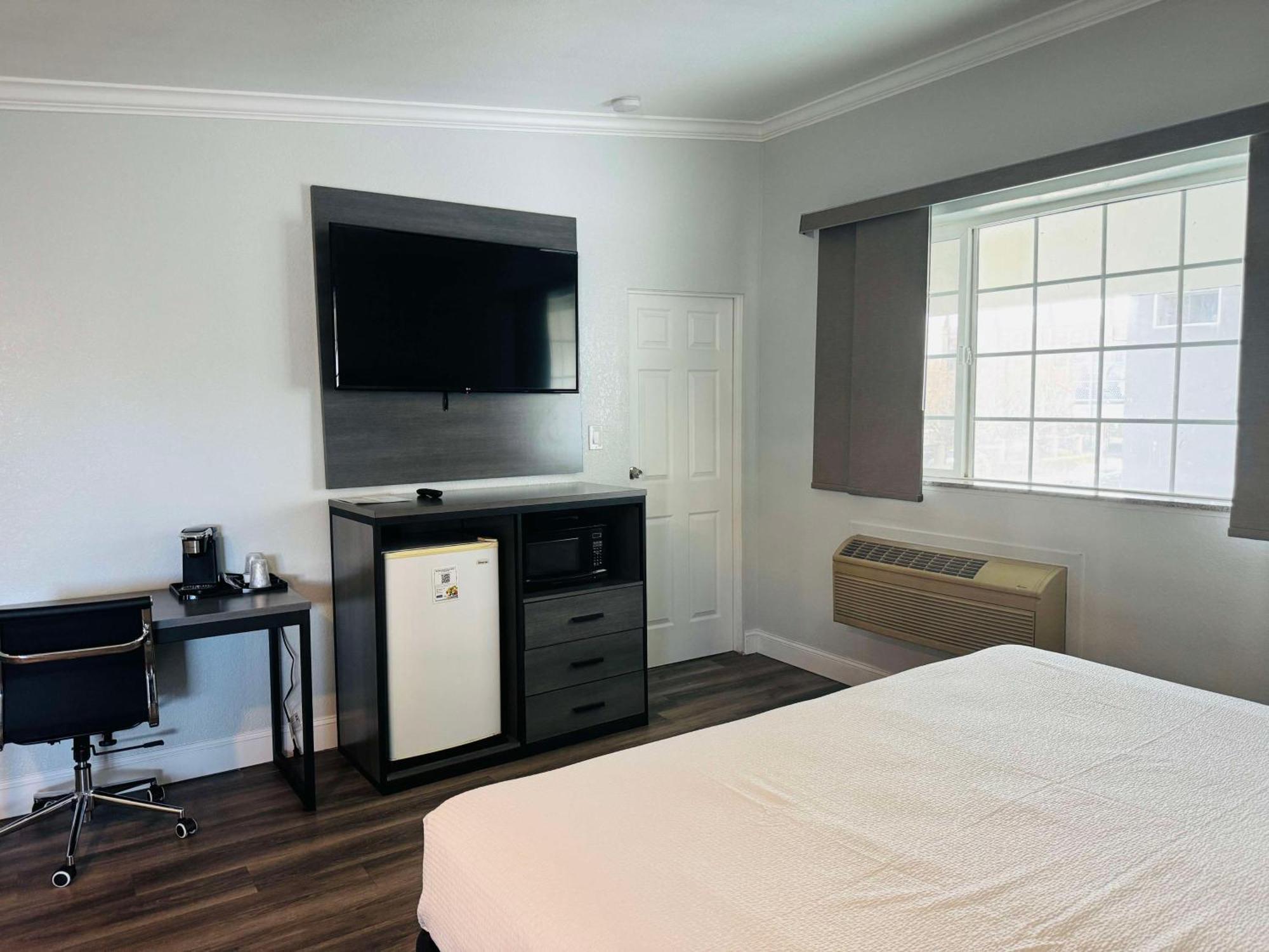 Surestay By Best Western Fresno Central Εξωτερικό φωτογραφία