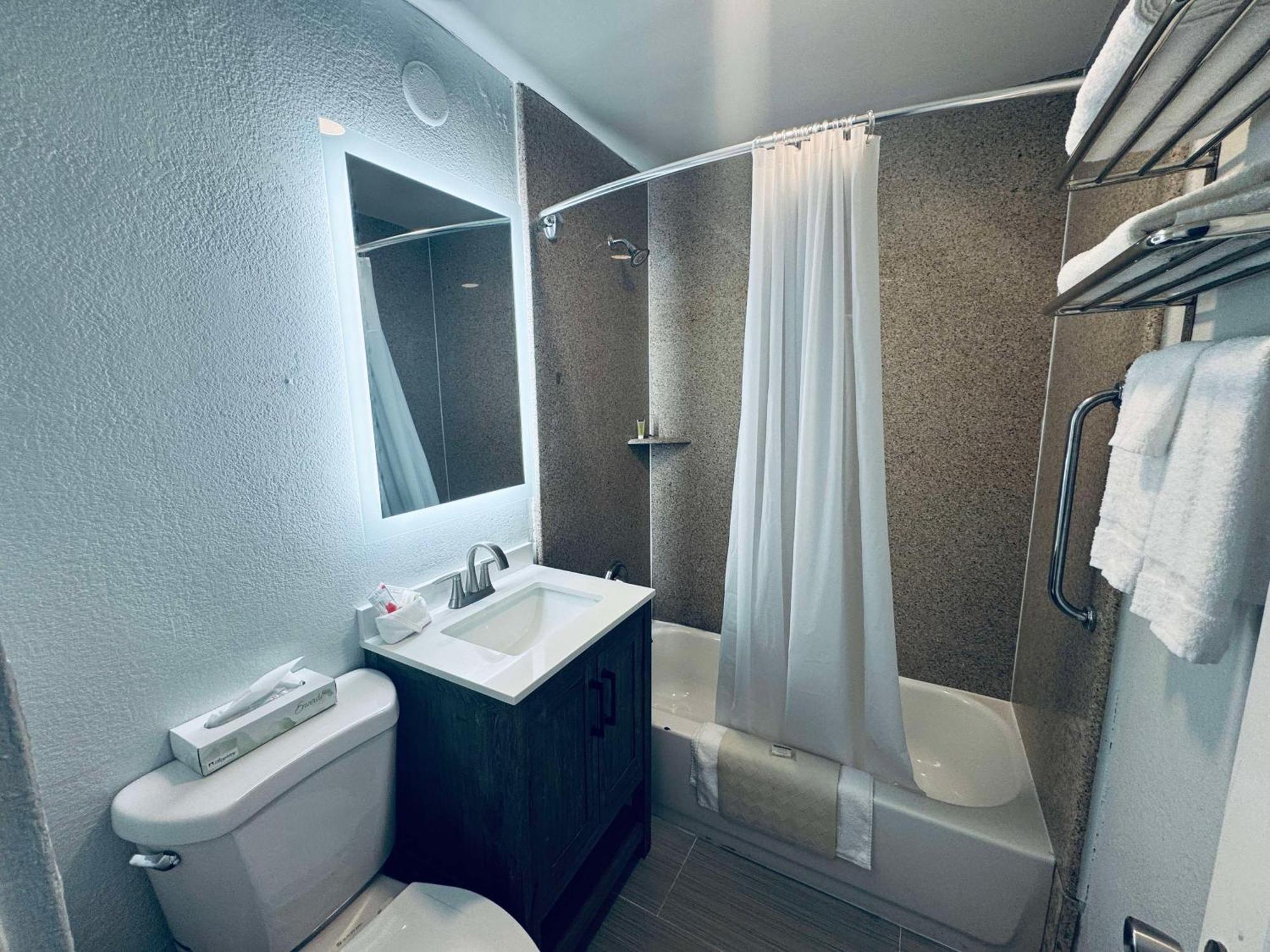 Surestay By Best Western Fresno Central Εξωτερικό φωτογραφία