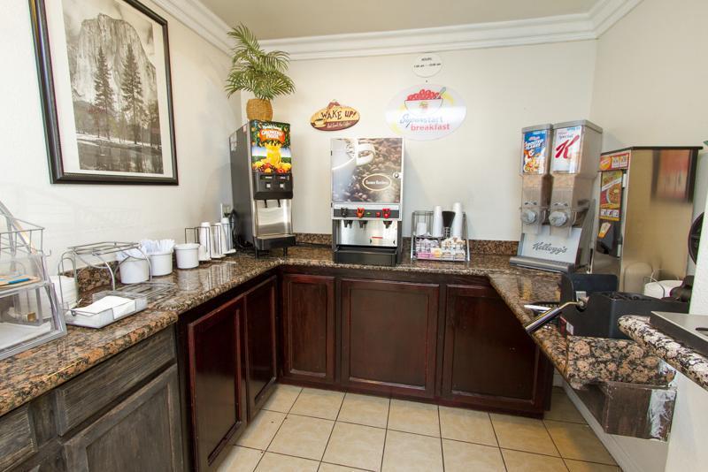 Surestay By Best Western Fresno Central Εξωτερικό φωτογραφία